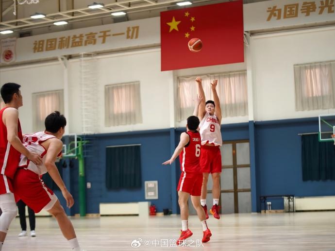  對抗訓練繼續(xù)！中國男籃最新訓練圖集新鮮出爐