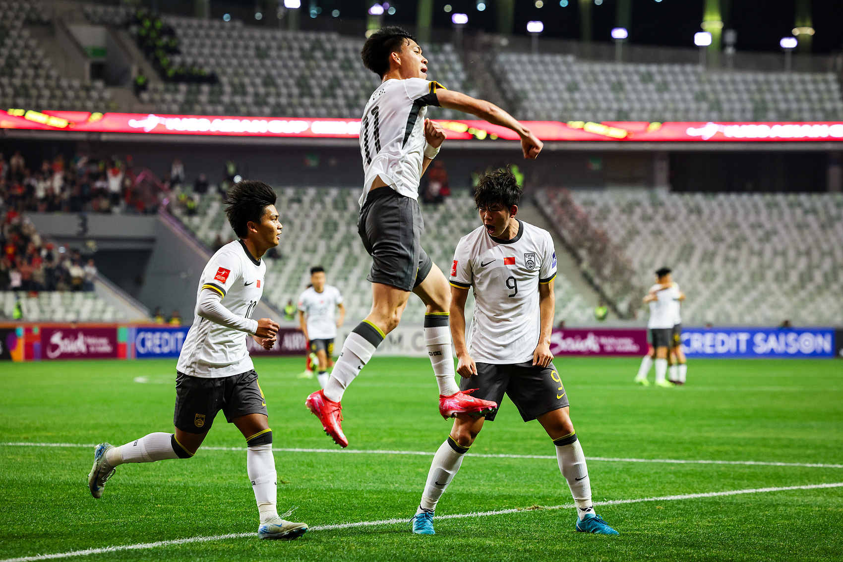  全面壓制！國青半場控球率高達(dá)7成，射門比9-3，造對方3張黃牌