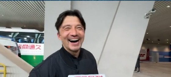 帶孩子和帶球隊(duì)哪個(gè)更累？謝暉笑言：都累，但帶孩子更累