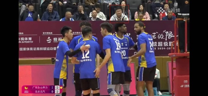  罕見！杜鋒觀看排超聯(lián)賽排位賽 對(duì)陣雙方是廣東男排VS北京男排