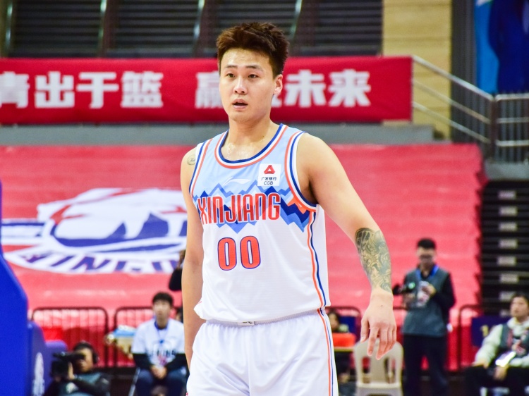  ??隨便打打！趙睿半場8中7&三分3中3貢獻18分2助攻2搶斷