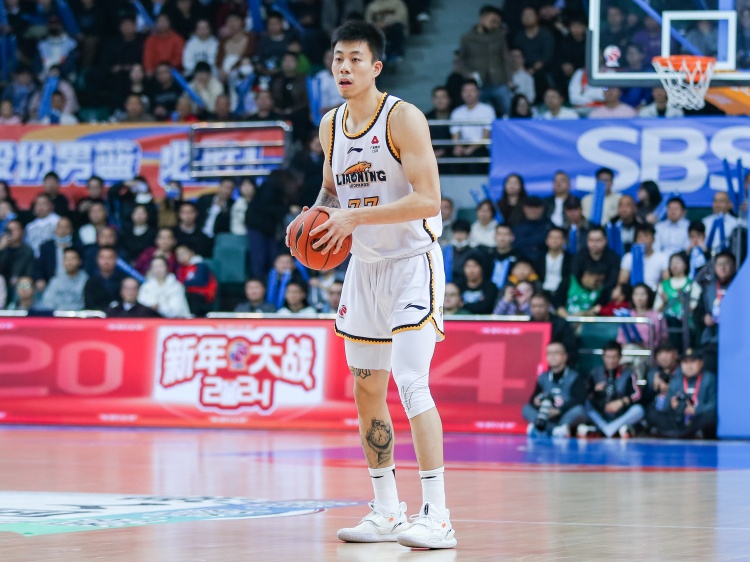  攻防俱佳！張鎮(zhèn)麟15中8拿到19分7板6助5斷2帽