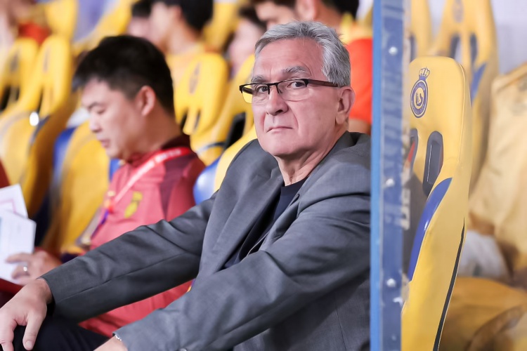  李佳悅：伊萬陣型打法讓我摸不著頭腦，上半場應(yīng)打541做好防守
